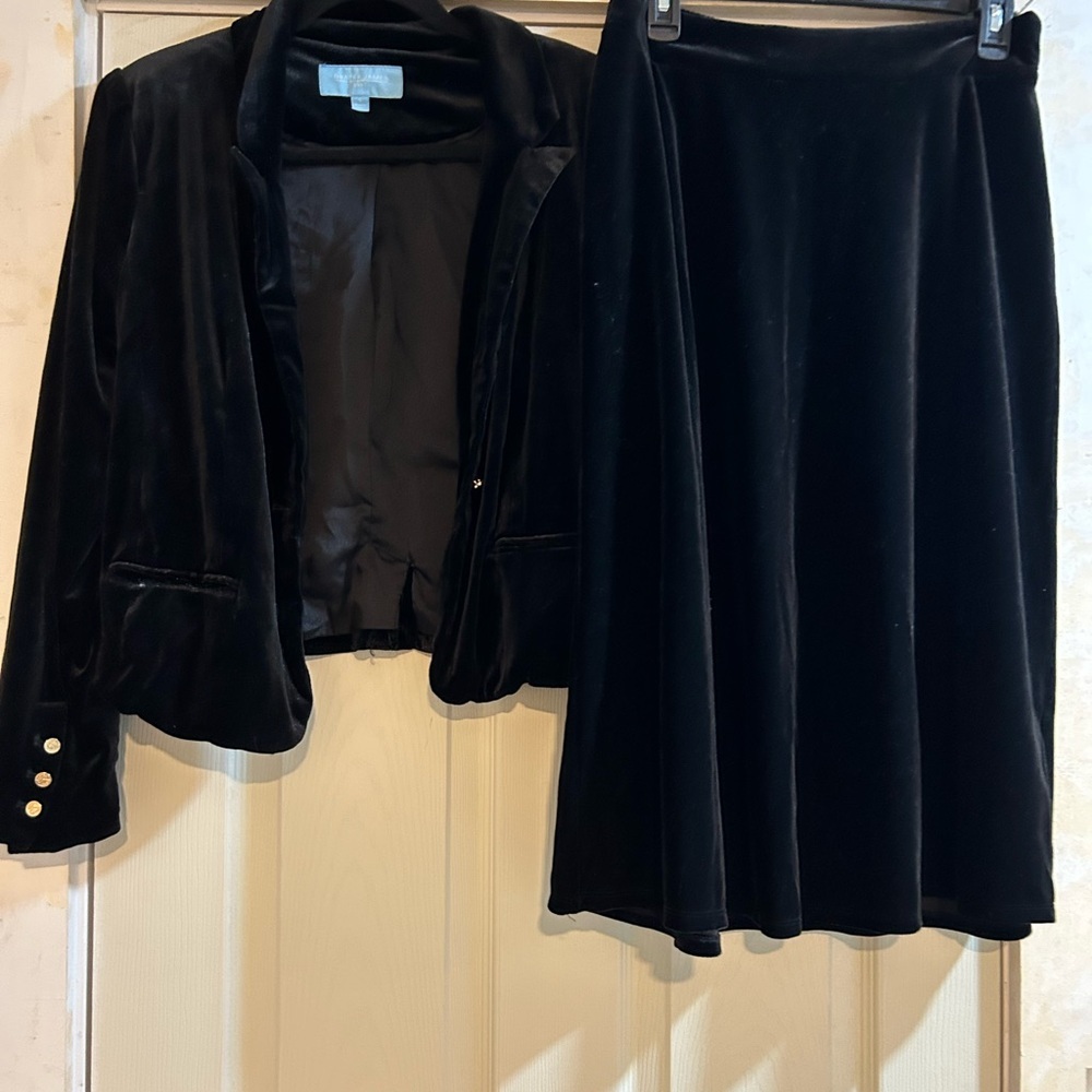 Draper James Black Velvet Set With A-Line Skirt And Blazer - Picture 2 of 5
